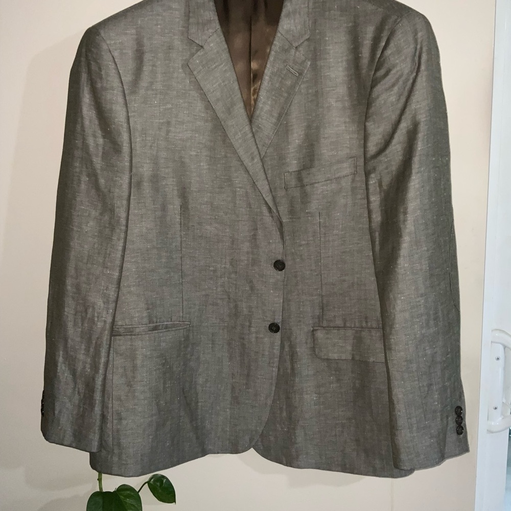 Nautica, Linen Blend sports coat, has a silky look. Size 48R.